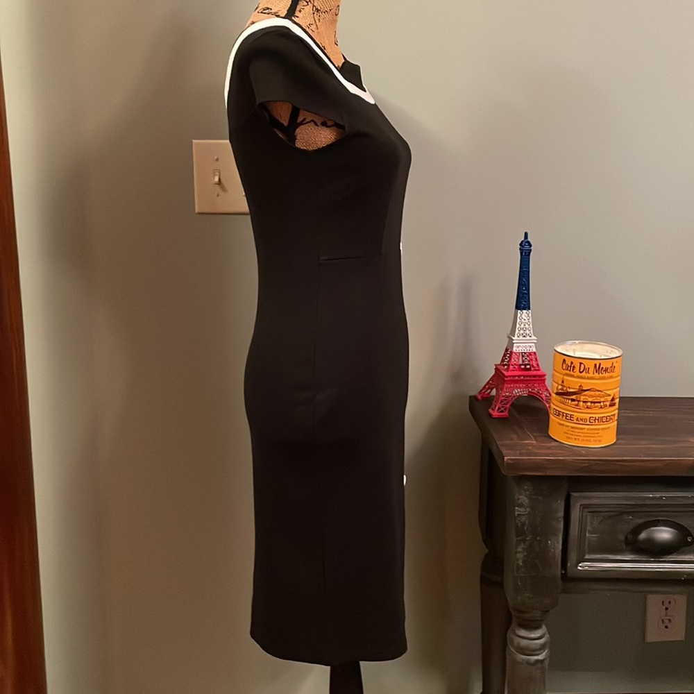 Nice-forever black form fitting dress, size medium. - Picture 7 of 16